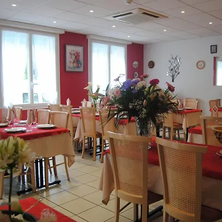 Otel Saint Contard 2*