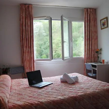 Saint Contard Otel 2*