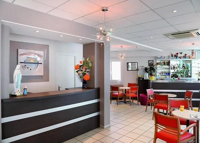 Otel Saint Contard 2*