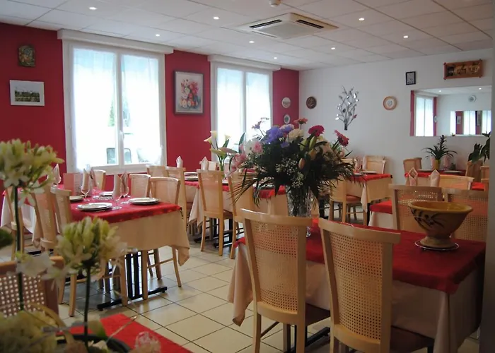 Otel Saint Contard 2*