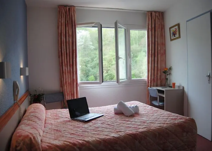 Saint Contard Otel 2*