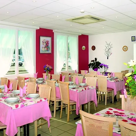 Saint Contard فندق