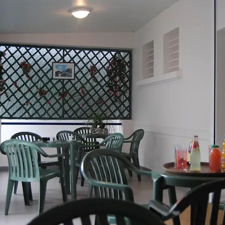 Saint Contard فندق لورد