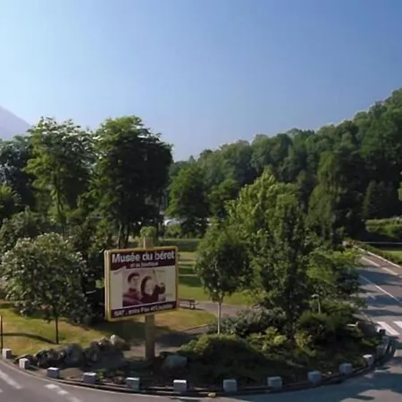 Saint Contard فندق